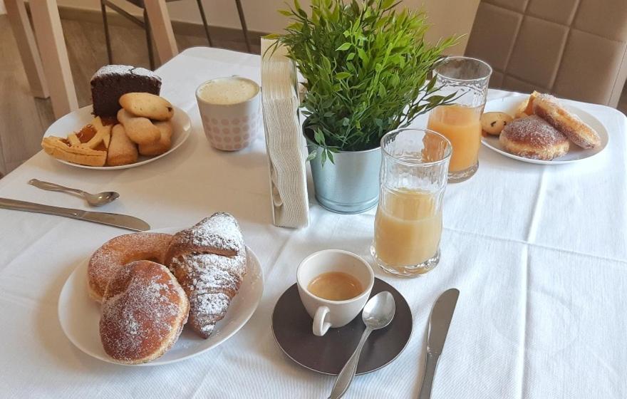 B&B Monday Φιουμιτσίνο Εξωτερικό φωτογραφία